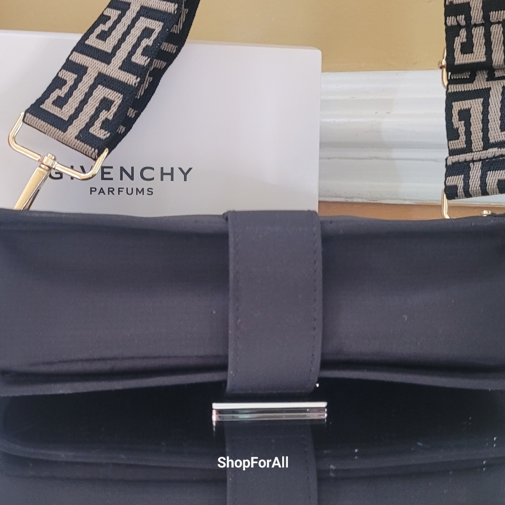 Givenchy - Picture 6 of 9